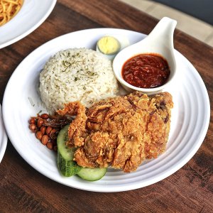 Nasi Lemak Ayam Crispy